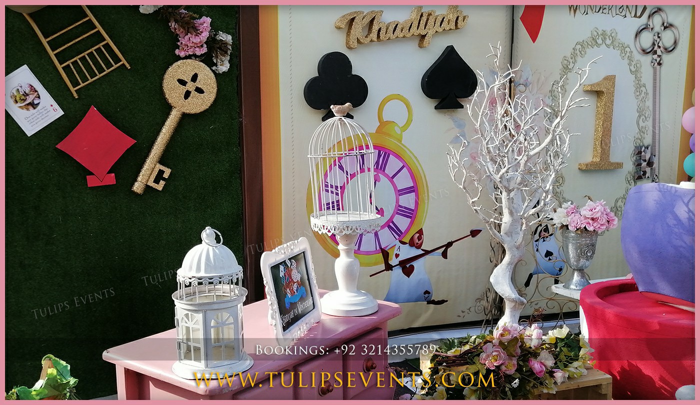 Alice in Wonderland Theme Birthday Party ideas in Pakistan (9)